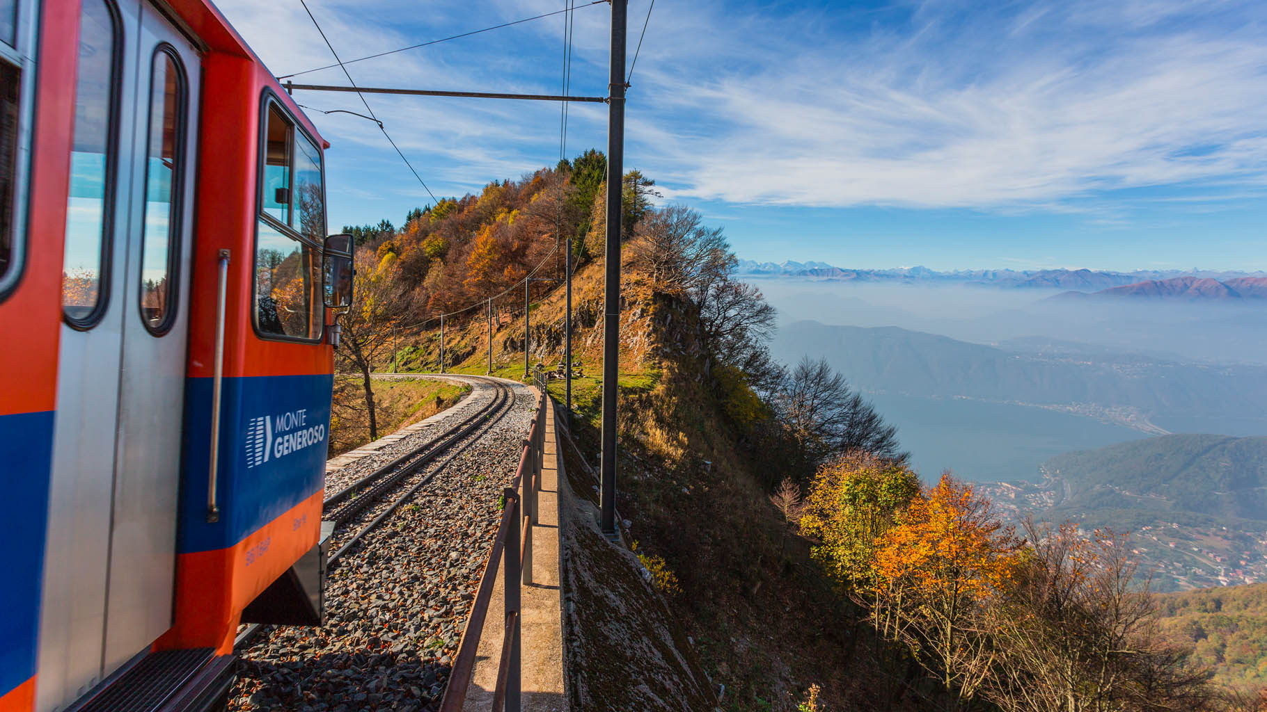 Foto autunnali15 trenino lago.jpg